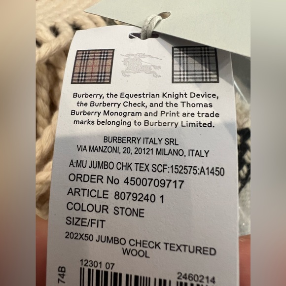 NEW $1,050 Burberry Jumbo Check Textured Wool Scarf - Picture 7 of 14